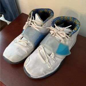 🩵Nike Kyrie Sapphire Youth Sneakers🩵